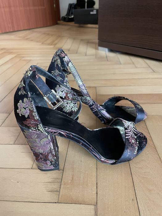 Sandale cu model floral