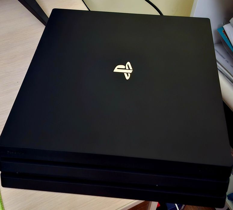 Продам Playstation 4 PRO 1 TB
