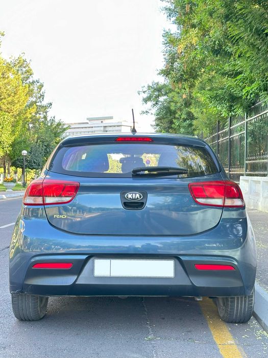 Продается Kia Rio 2018г (78,249 тыс пробег) Цвет Синий Дымчатый