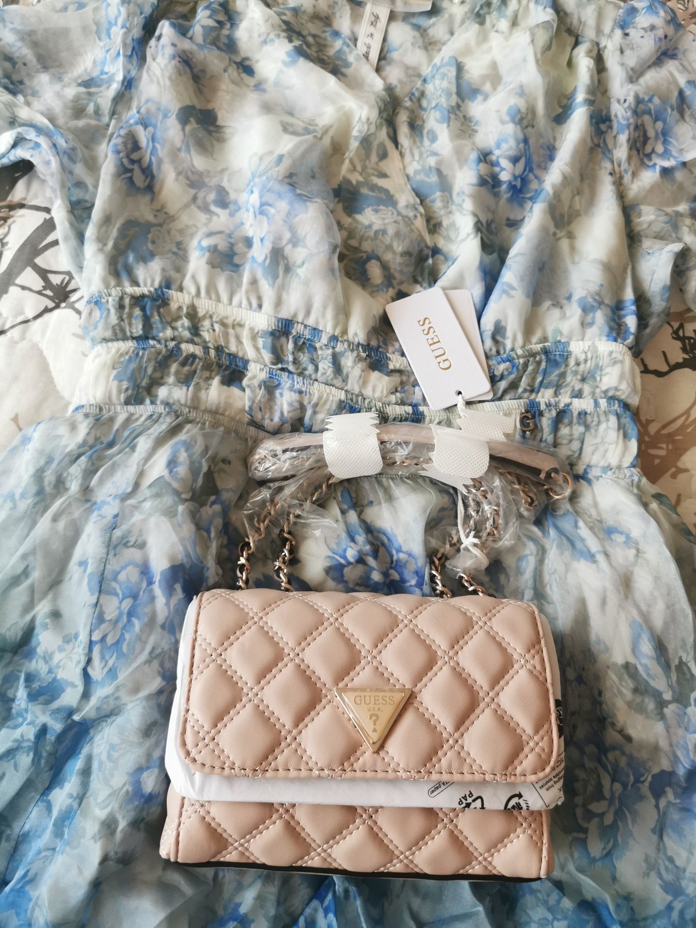 Нова, оригинална дамска чанта Guess
