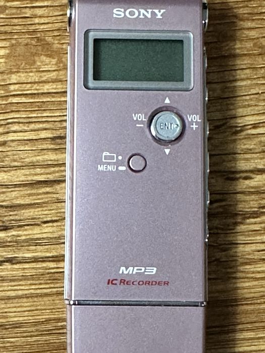 оригинален Sony диктофон IC recorder  в нежен лилав цвят!