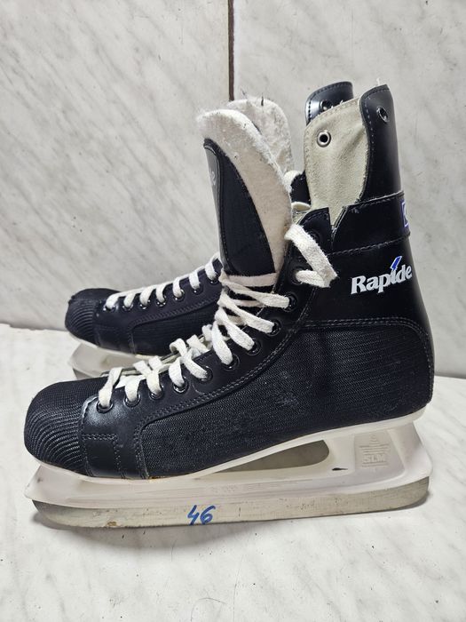 Patine 46 hochei hockey CCM  marime 43-44  ( 28,5  cm)