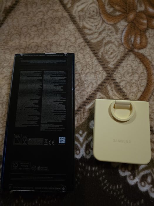 Продавам Samsung z flip 6