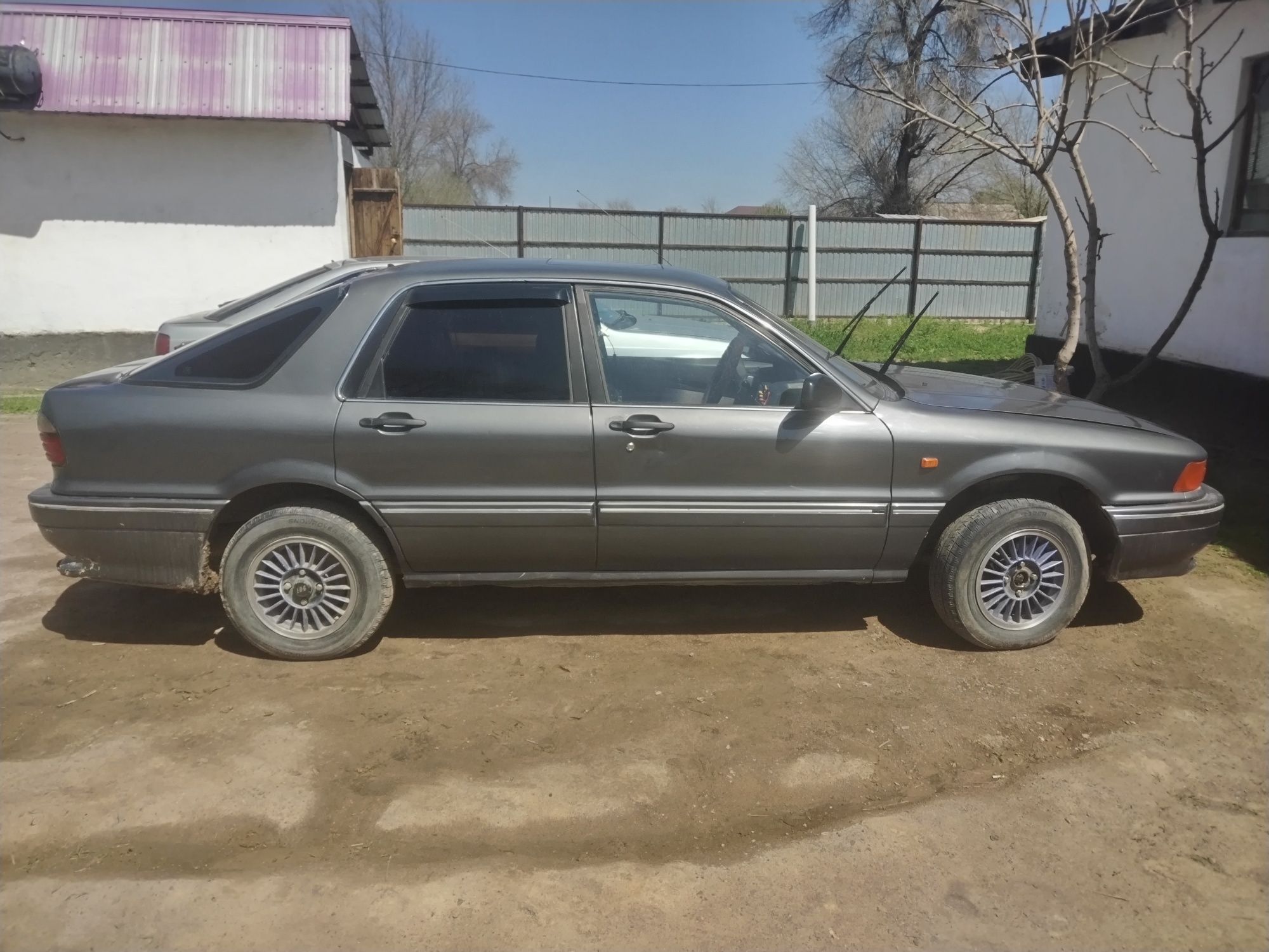 Mitsubishi galant