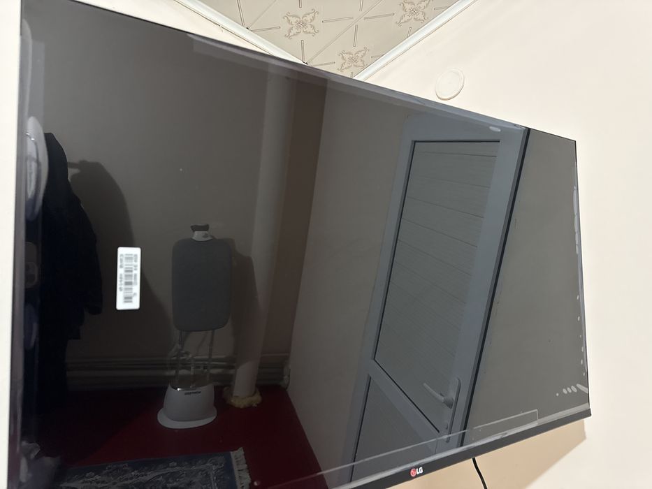 Телевизор LG срочно продам 100000