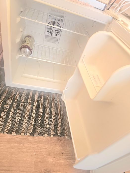 Мини хладилник в перфектно състояние