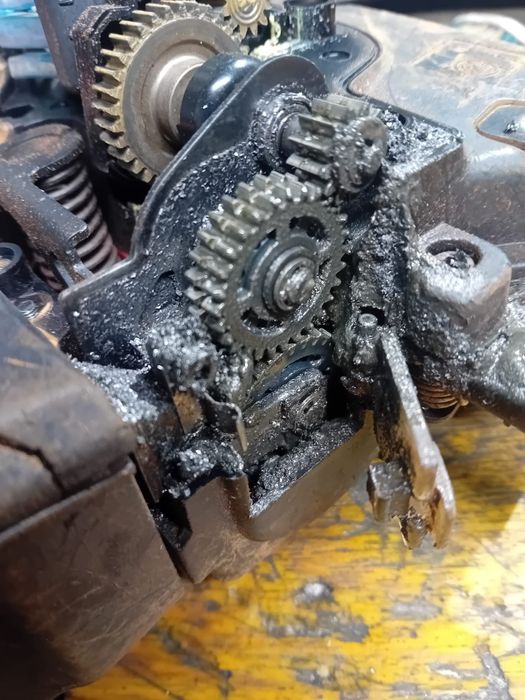 Vrei sa vinzi mașină de legat max RB 441 SAU 443T defecte, incomplete