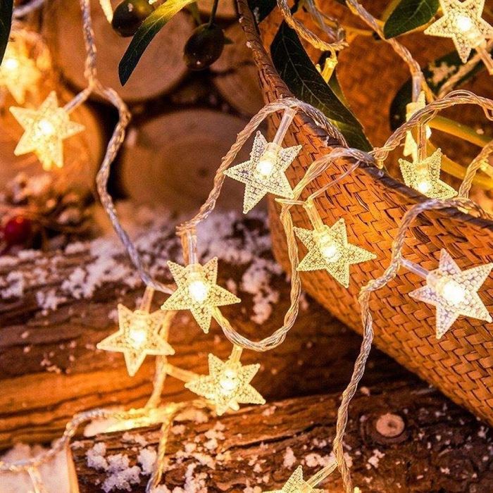 Светещи коледни LED лампички със звездички с щепсел.