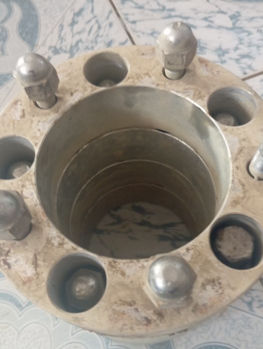 Vând 4 distanțiere