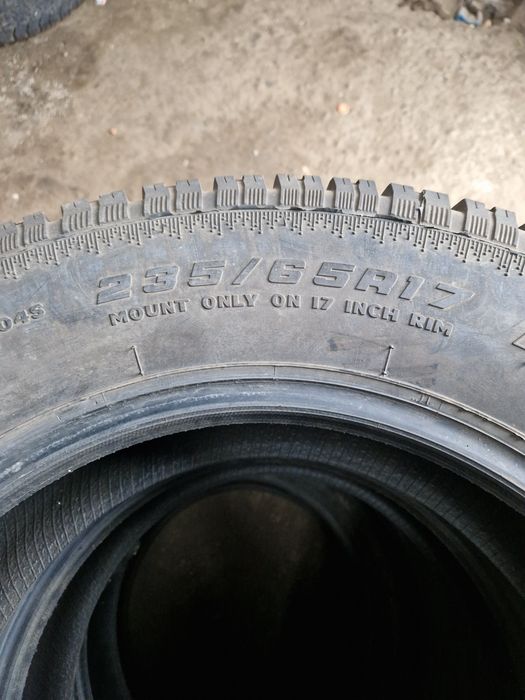 Продам резину 235/65 R17