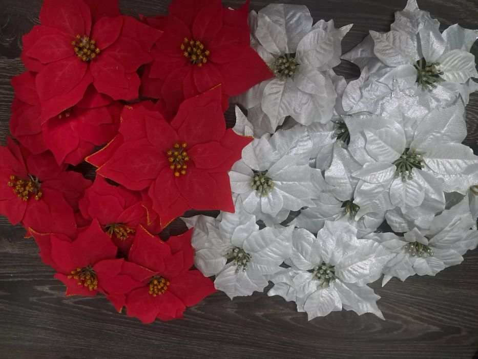 Vând 19 flori pentru bradul de Crăciun