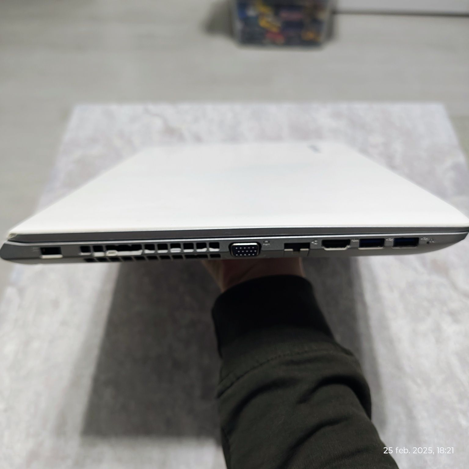 Notebook Lenovo IdeaPad 500-15ISK - 15.6"  Intel Core i7  6500U - 8Gb