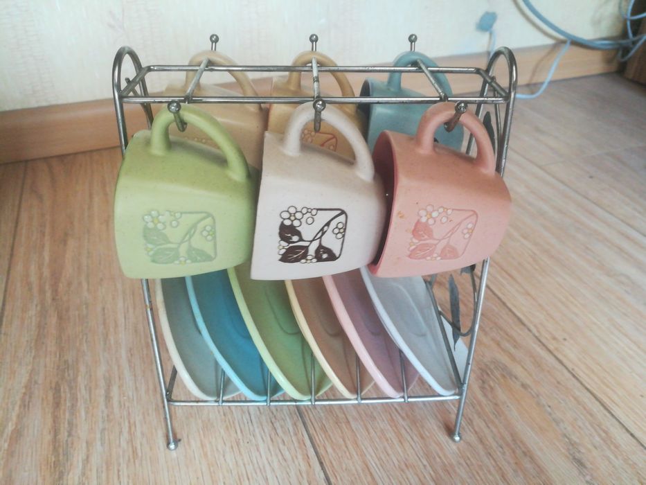 Кофейные кружки и блюдца