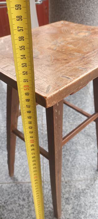 Scaun vechi din lemn