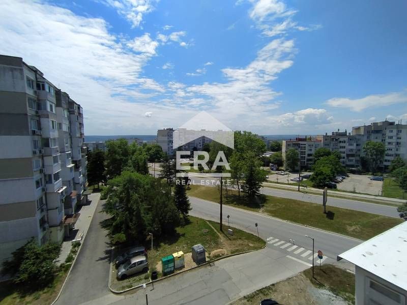 Тристаен, ексклузивен, обзаведен апартамент за продажба, в санирана па