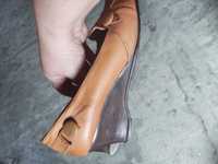 Дамски обувки с нисък ток