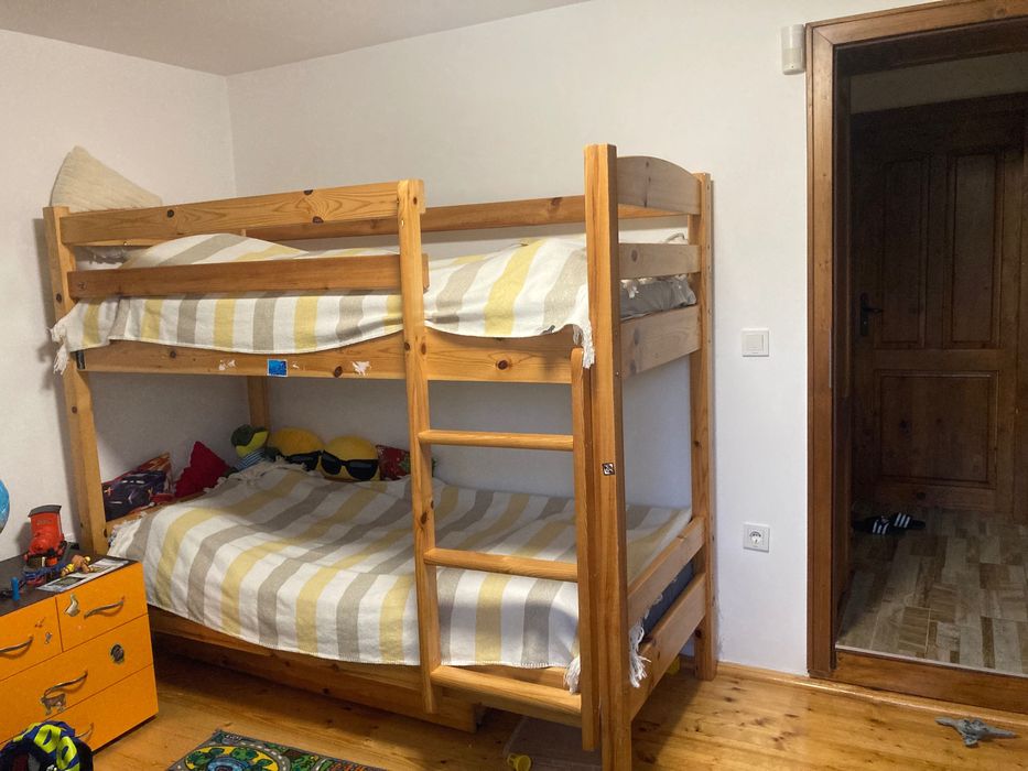 Детско двуетажно дървено легло