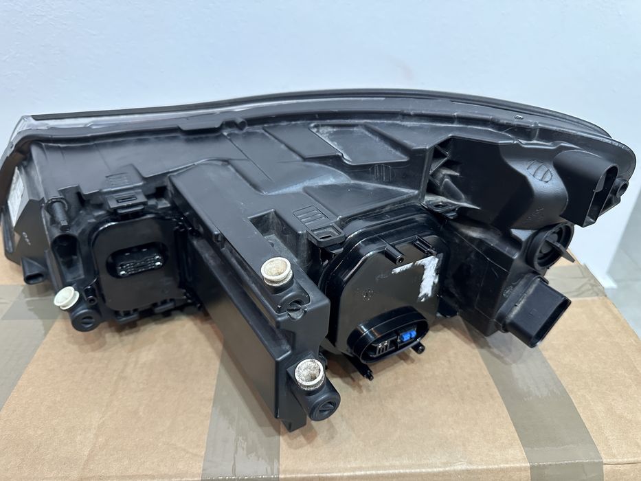 Far dreapta skoda octavia 2 fl facelift xenon adaptiv Europa