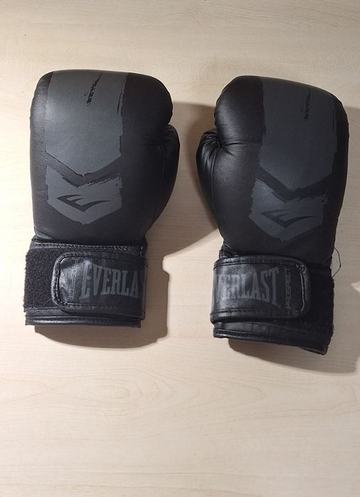 Перчатки боксёрские