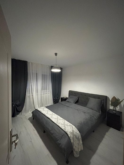 Inchiriez apartament cu 3 camere ultracentral