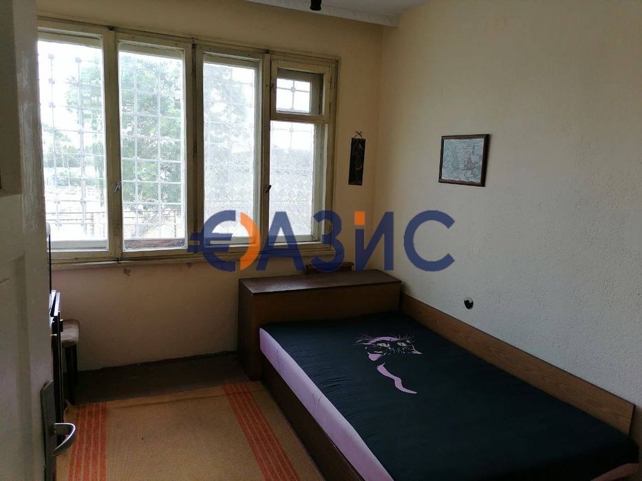 Къща 2-етажна-190 кв.м. + двор 420 кв. м., гр. Средец, обл. Бургас