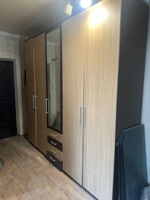 Продам шкаф в прихожую срочно