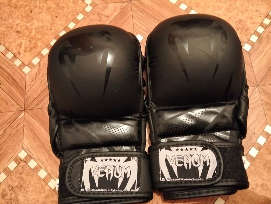 Продам перчатки-черепашки Venom