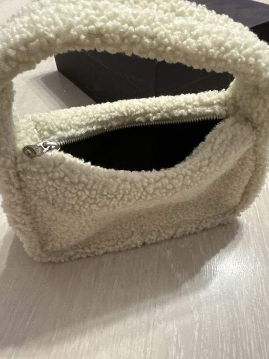 Чисто нова mini оригинална чанта на Calvin Klein