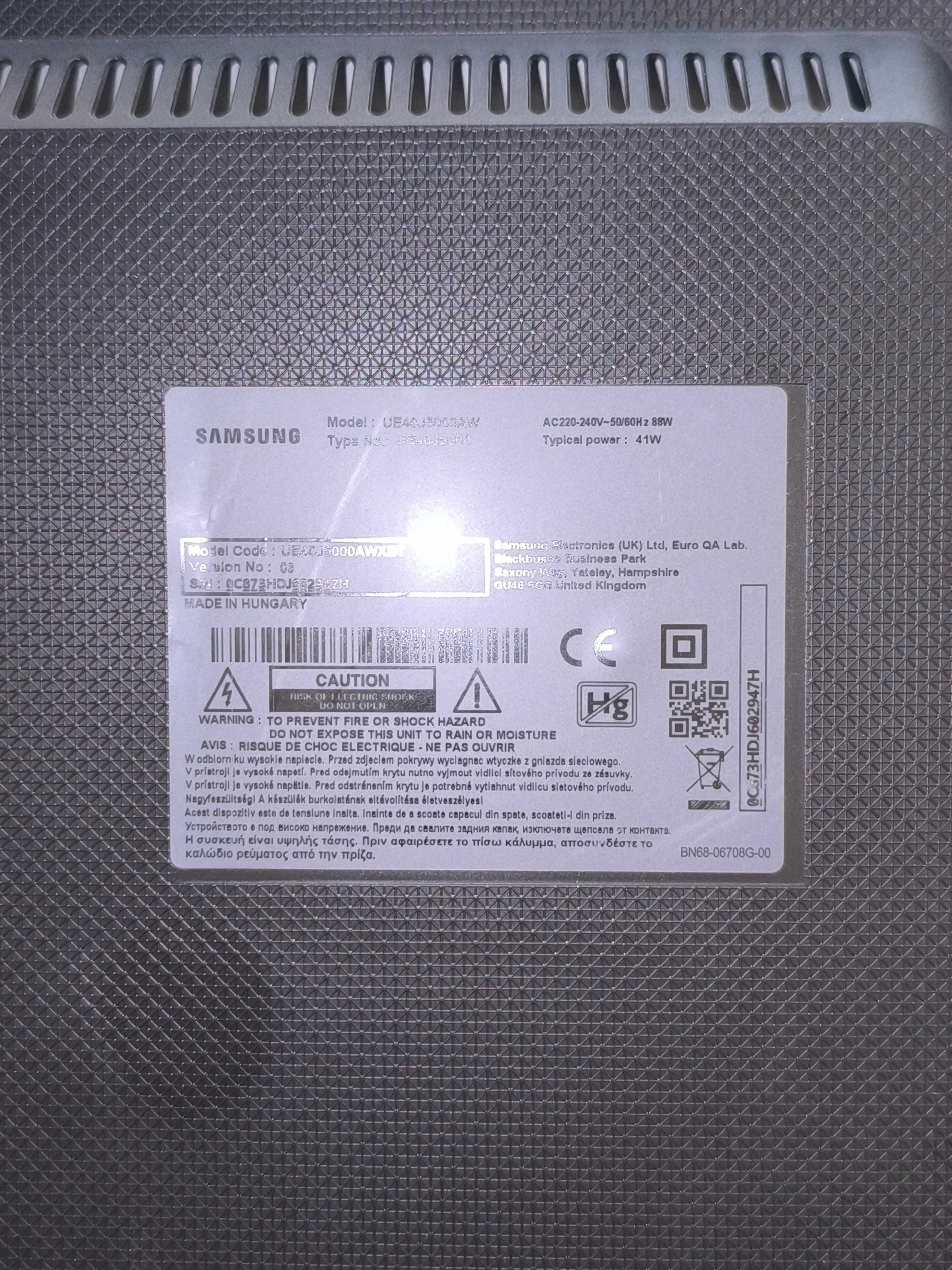 Телевизор Samsung (Самсунг) UE40J5000AWXBT - счупен дисплей