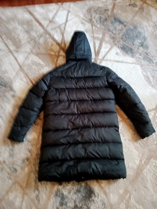 Куртка зимняя новая купил мне молая особенно рукава