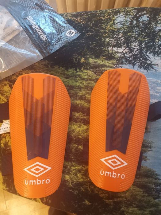 Apărători fotbal Umbro, marimea M, noi