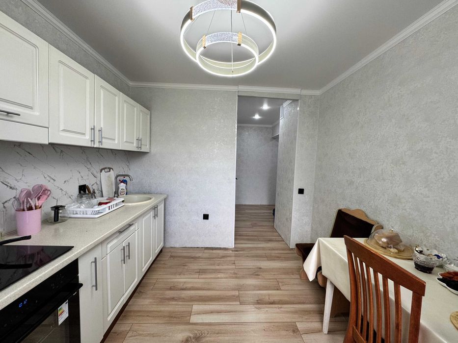 Продаем улучшенную 2 комн .кв - мкр. Степной 4, дом 10