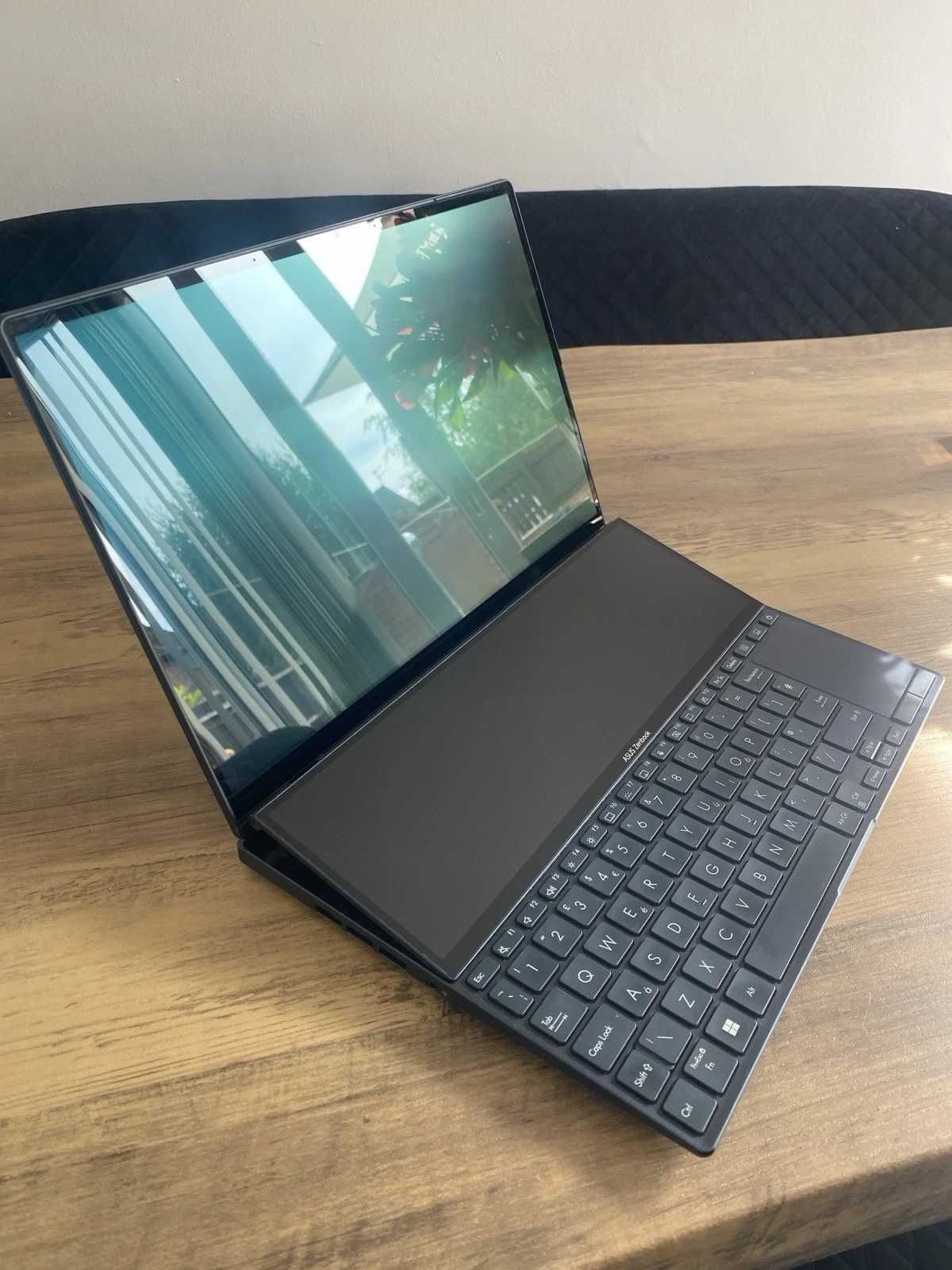 ASUS ZenBook Pro Duo 4K OLED,120 Hz,Тouch/i9-12900H/32GB/Harman Kardon