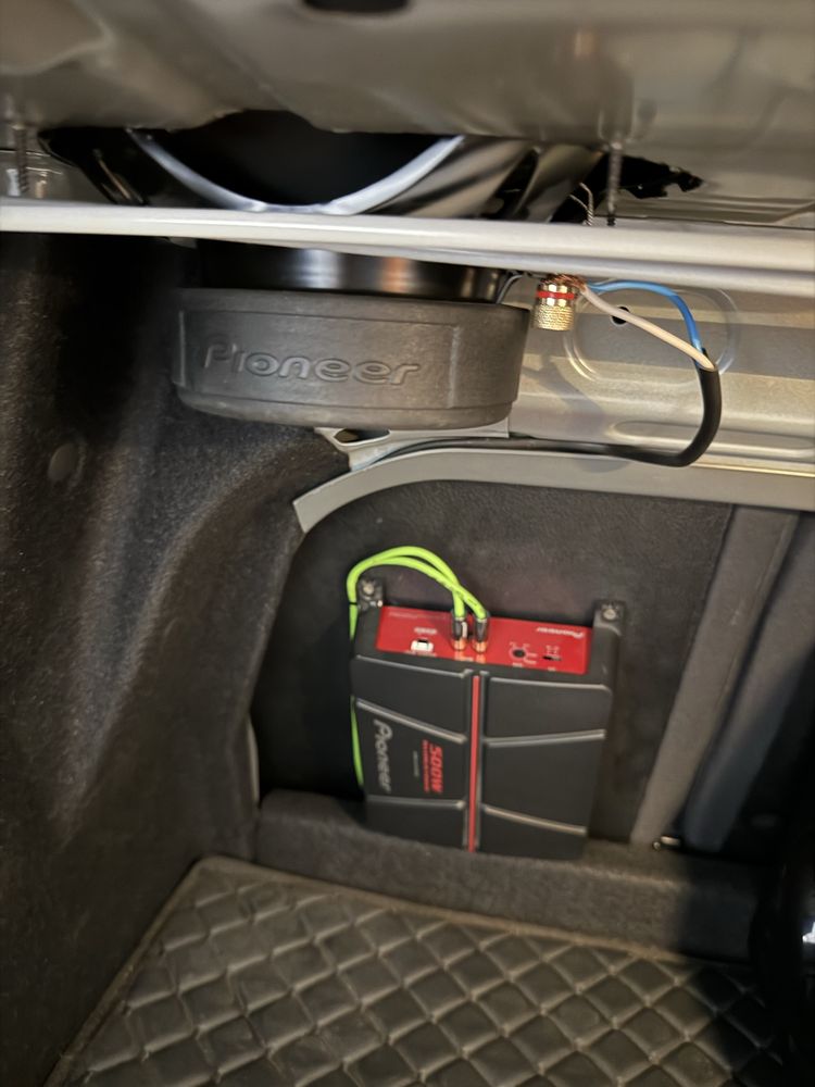 Pioneer kalonka usilitel sotiladi