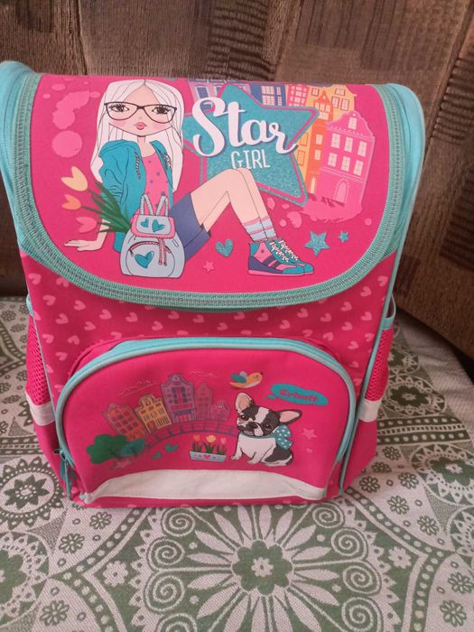 Портфель школьный фирменный ортопед в отличном состоянии