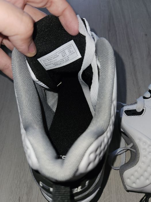 Adidasi numarul 42 43