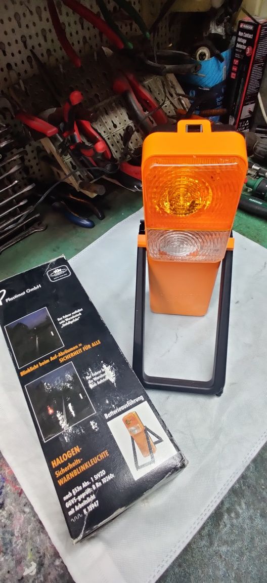 Lampa avertizare halogen cu trepied Plastimat P30 Germania – 120 RON
