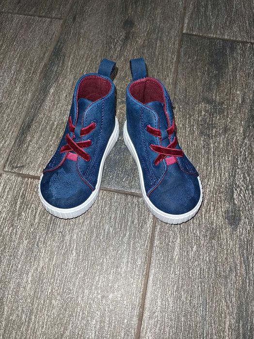 Продавам детски обувки