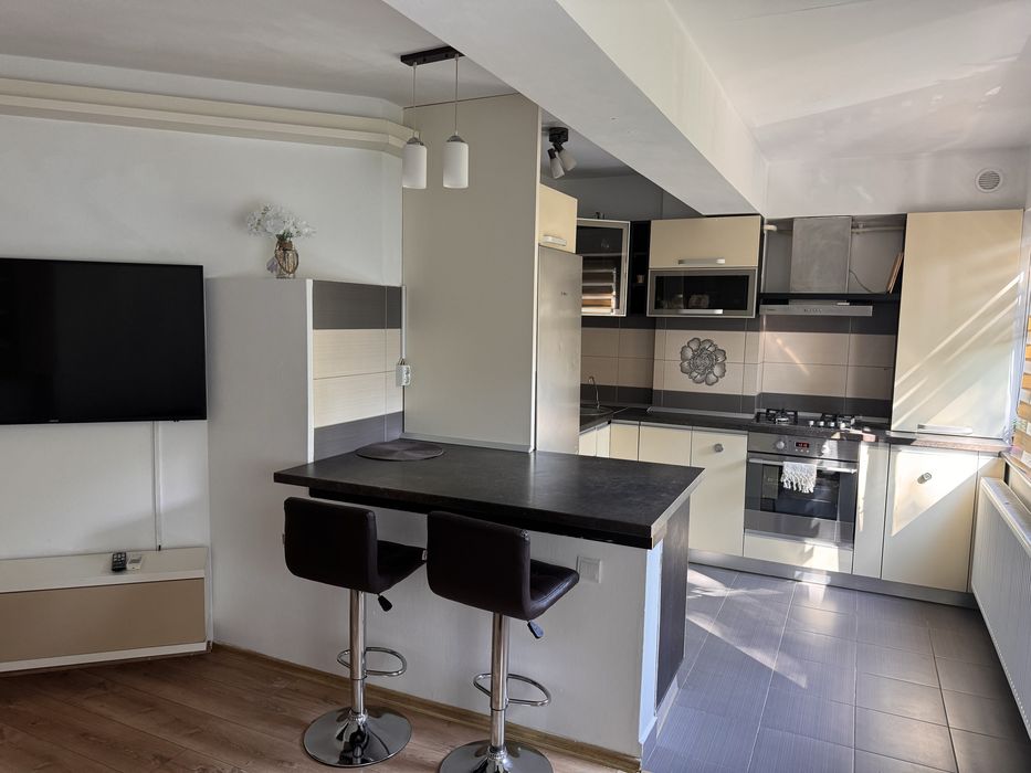 Apart. 2 dormitoare si living openspace cu bucataria mobilat si utilat