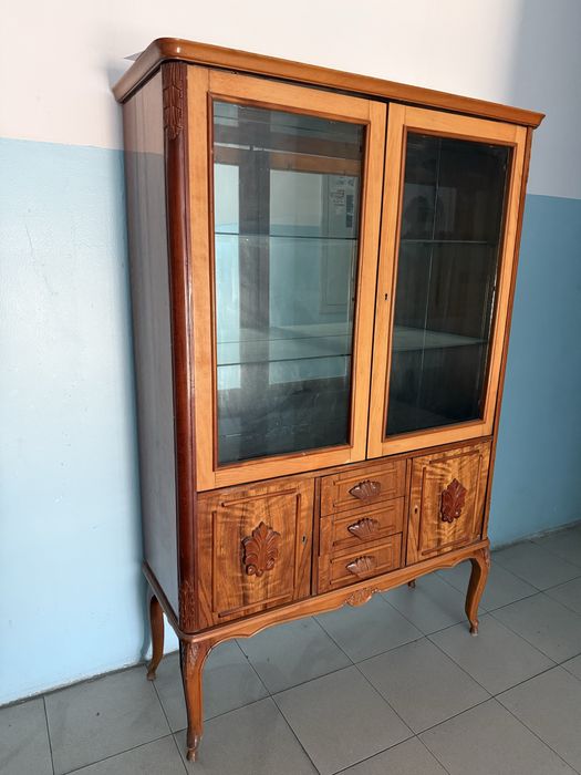 Продам антикварный шкаф