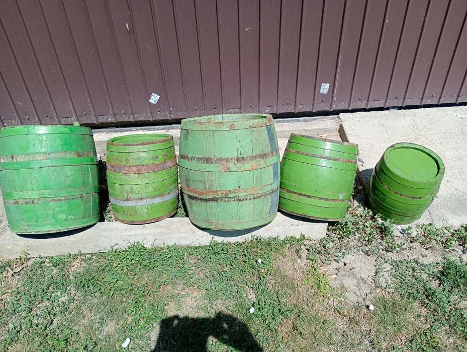 Vînd butoaie de țuică