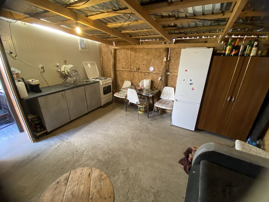 Vand teren intravila + casuta locuibila