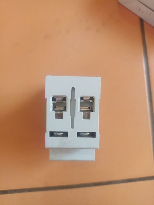 Releu Automat de recuplare la cresterea/scaderea tensiunii monofazat
