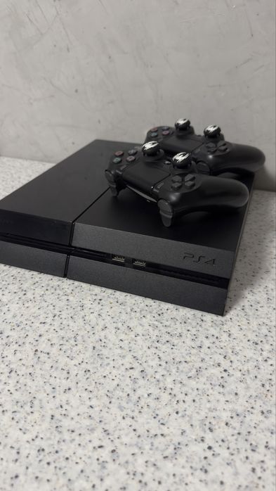 Продам PS4 в идеальном состоянии