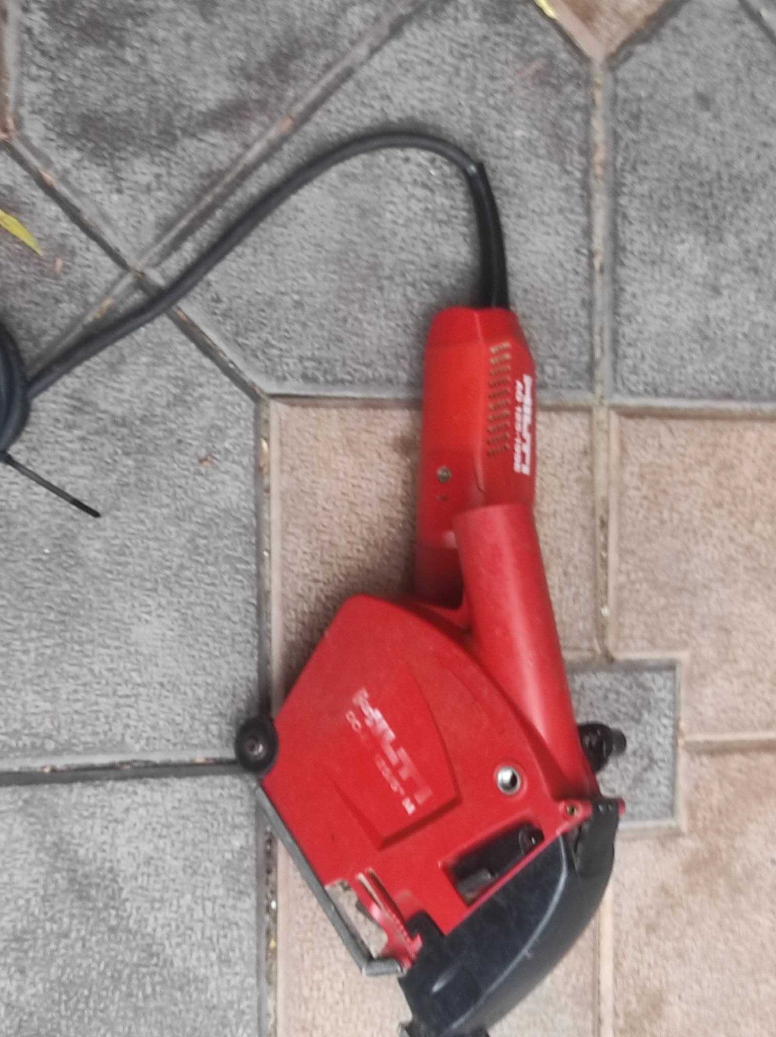 Masina de facut caneluri HILTI fabric 2022