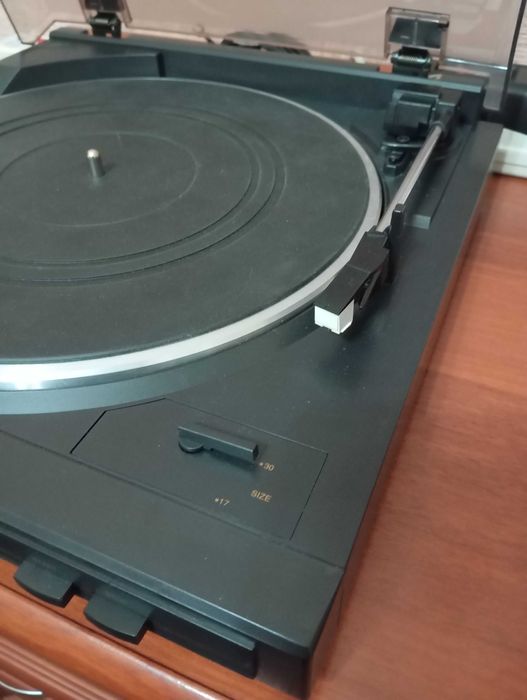 Продам проигрыватель винил дисков DENON.