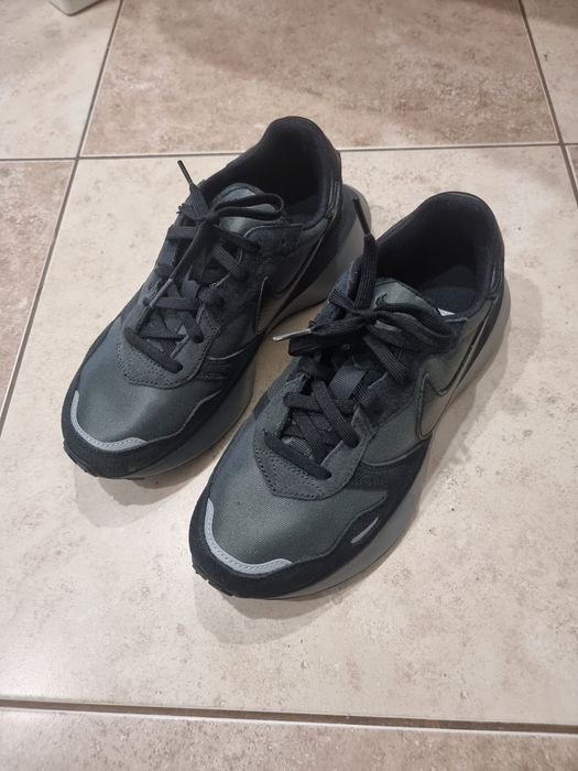 Adidasi barbati noi Nike 41