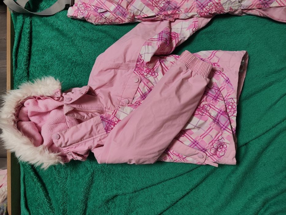 Ски екипи в два цвята