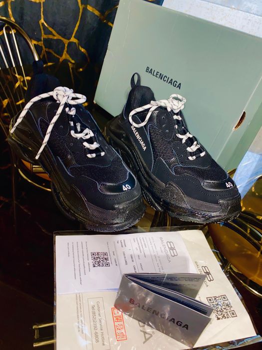 Balenciaga ,noi nouti , nu au fost purtati niciodat