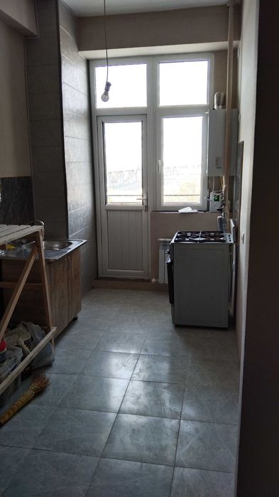 Choshtepa metro oldida 1 xona sotilad